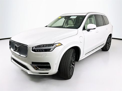 Used 2025 Volvo XC90 T8 Plus w/ Protection Package Premier image 2