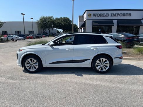 Used 2025 Audi Q6 e-tron Premium w/ Convenience Package RWD image 2