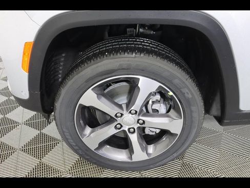 New 2024 Jeep Grand Cherokee Limited 4xe w/ Luxury Tech Group II AWD/4WD image 9