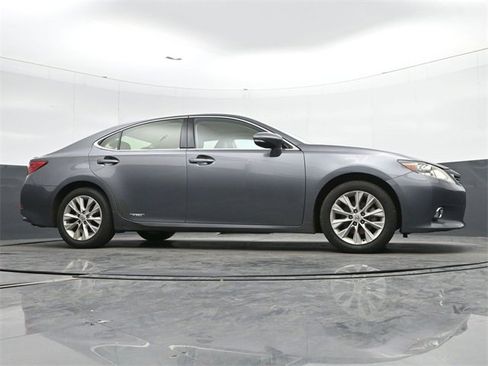 Used 2013 Lexus ES 300h w/ Luxury Pkg image 11