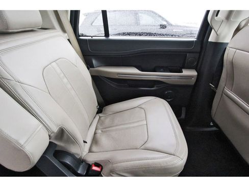 Used 2023 Ford Expedition Limited image 11