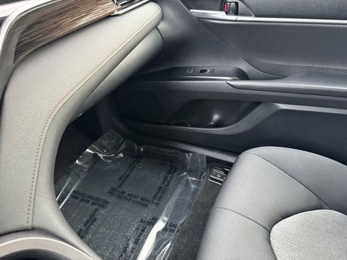 Certified 2018 Toyota Camry LE image 21