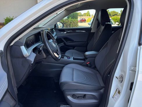 Used 2026 Volkswagen Tiguan SE AWD/4WD image 29