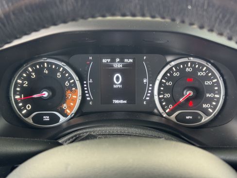 Used 2017 Jeep Renegade Latitude AWD/4WD image 35