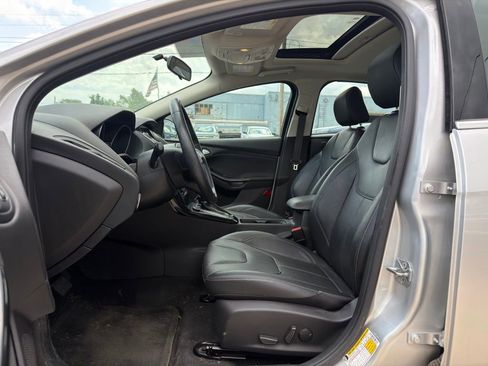 Used 2017 Ford Focus Titanium FWD image 2