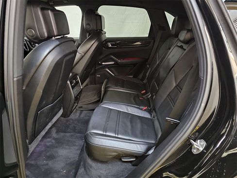 Used 2019 Porsche Cayenne Base image 16