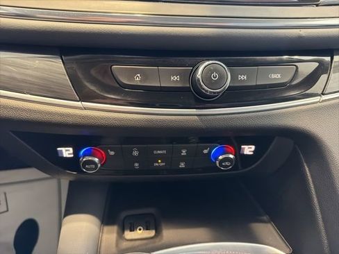 Used 2019 Buick Enclave Essence AWD/4WD image 23