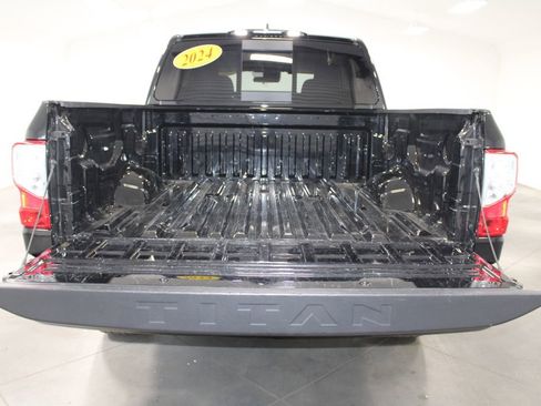 Used 2024 Nissan Titan SV image 16