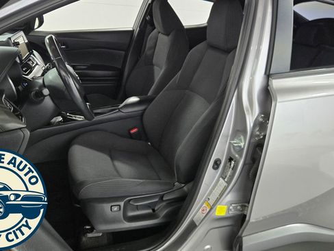 Used 2018 Toyota C-HR XLE FWD image 23