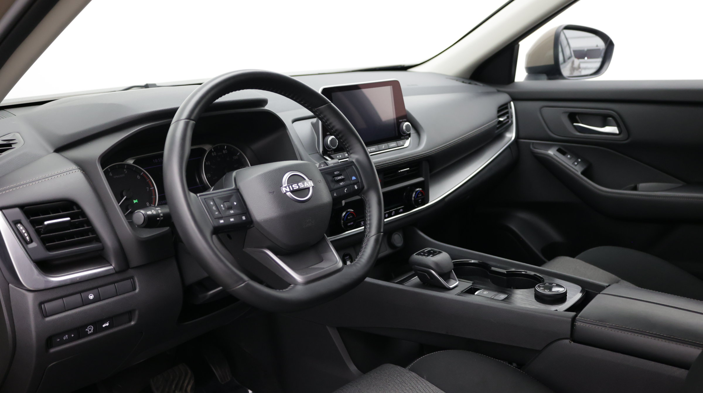 Used 2025 Nissan Rogue SV AWD/4WD image 16