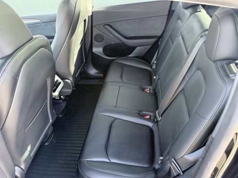 Used 2025 Tesla Model Y Long Range image 31