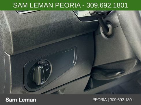 Used 2023 Volkswagen Tiguan SE image 10