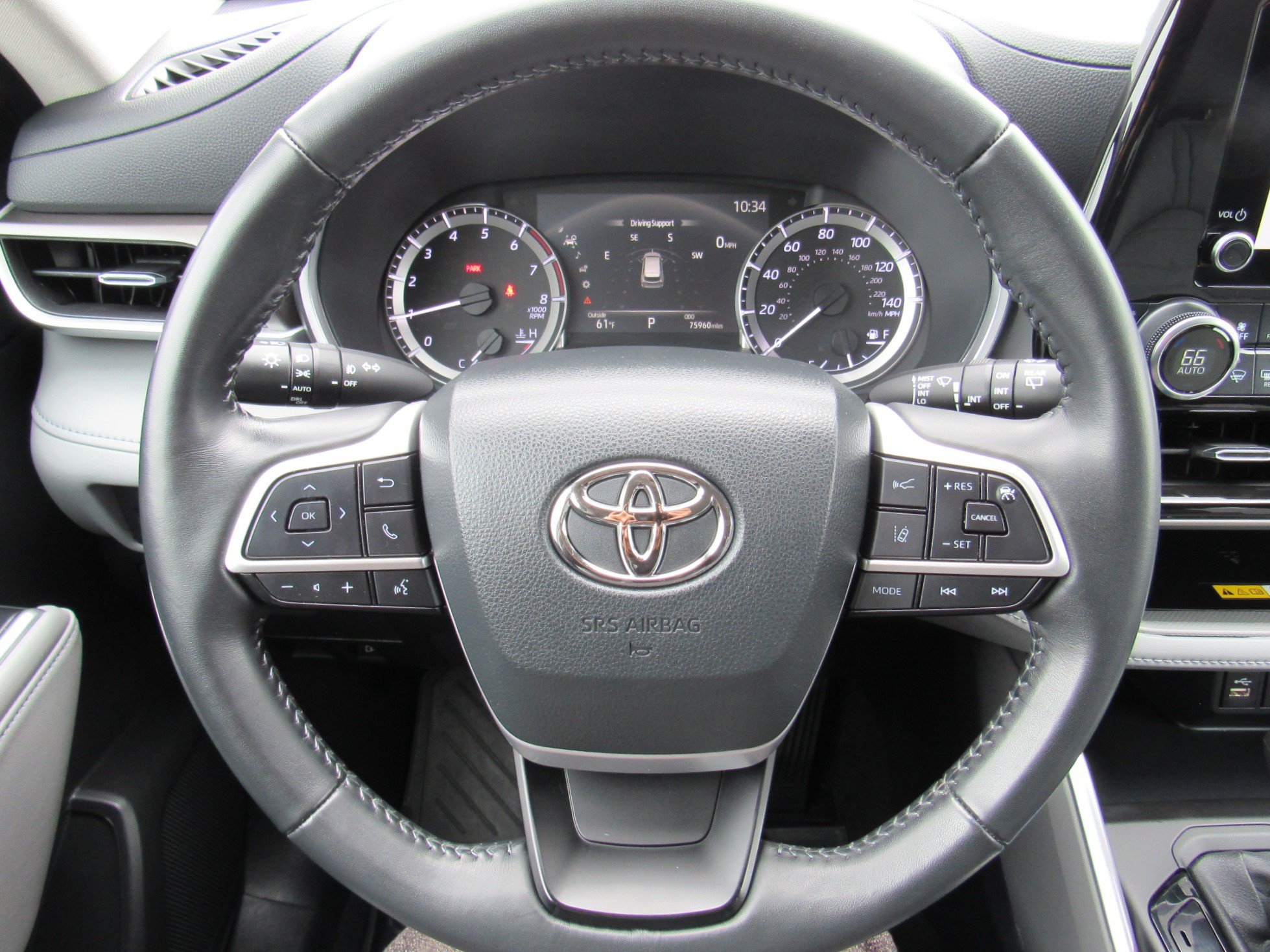 Used 2023 Toyota Highlander XLE AWD/4WD image 17