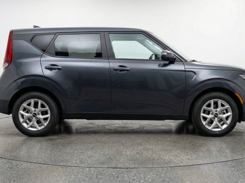 Used 2025 Kia Soul LX w/ LX Technology Package FWD image 11
