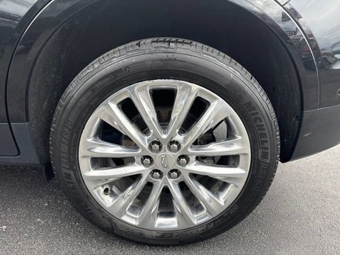 Used 2018 Cadillac XT5 Platinum w/ Driver Assist Package AWD/4WD image 17