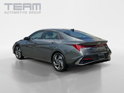 Used 2025 Hyundai Elantra SEL FWD image 5