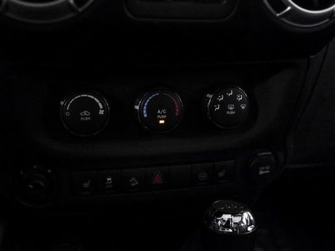 Used 2012 Jeep Wrangler Unlimited Rubicon AWD/4WD image 28
