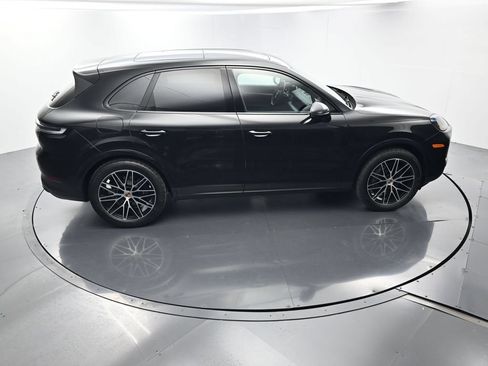 Certified 2025 Porsche Cayenne AWD/4WD image 41