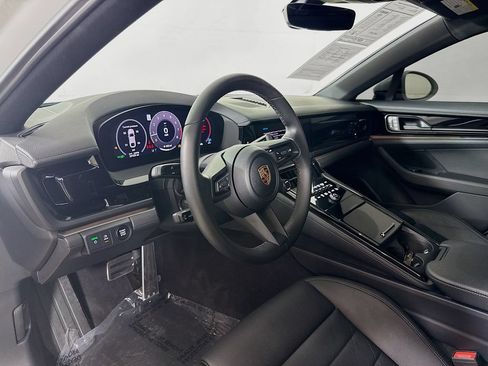 Used 2024 Porsche Panamera RWD image 9