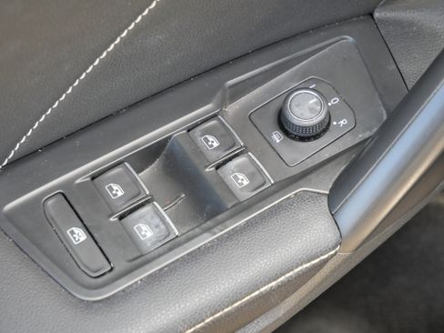 Certified 2022 Volkswagen Tiguan SE image 19