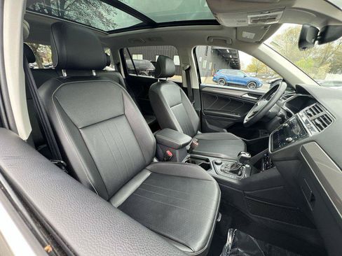 Used 2022 Volkswagen Tiguan SE w/ Panoramic Sunroof Package AWD/4WD image 24