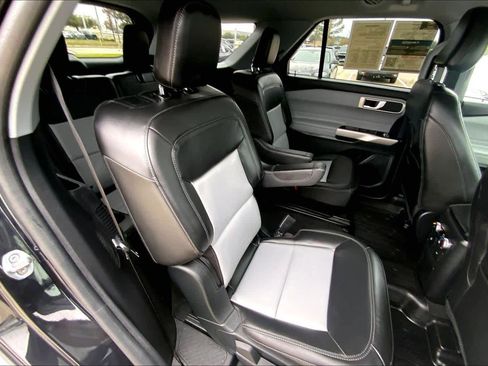 Used 2023 Ford Explorer XLT w/ Equipment Group 202A image 19
