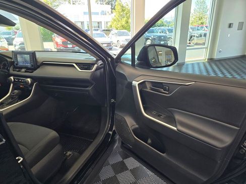 Used 2022 Toyota RAV4 LE AWD/4WD image 38