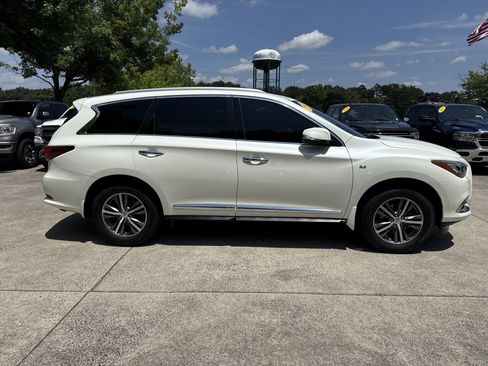 Used 2020 INFINITI QX60 Luxe w/ Essential Package FWD image 8
