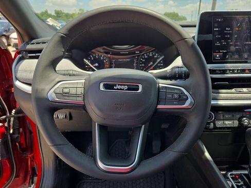 Used 2025 Jeep Compass Latitude w/ Sun & Sound Group AWD/4WD image 22
