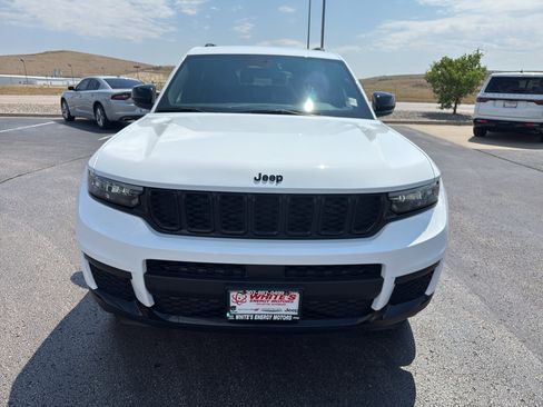 Certified 2025 Jeep Grand Cherokee L Laredo AWD/4WD image 2