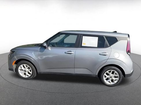 Used 2025 Kia Soul LX w/ LX Technology Package FWD image 9