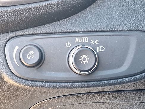 Certified 2022 Chevrolet Trax LS w/ Tint and Cruise Package image 29