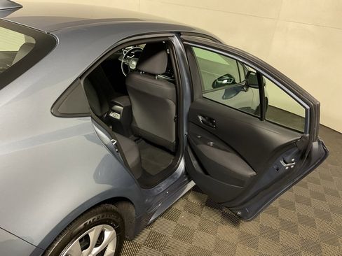 Used 2025 Toyota Corolla LE image 32