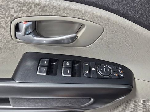 Used 2016 Kia Sedona LX w/ LX Convenience Package FWD image 31