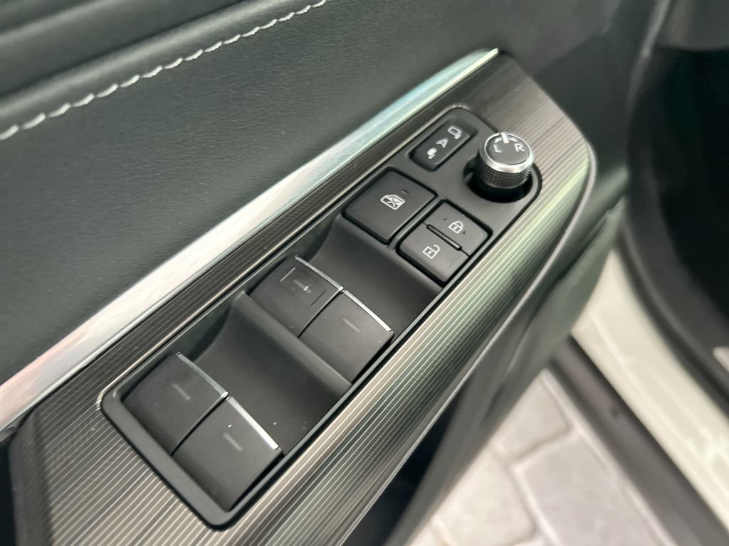 Used 2021 Toyota Venza XLE w/ Softex Package AWD/4WD image 10