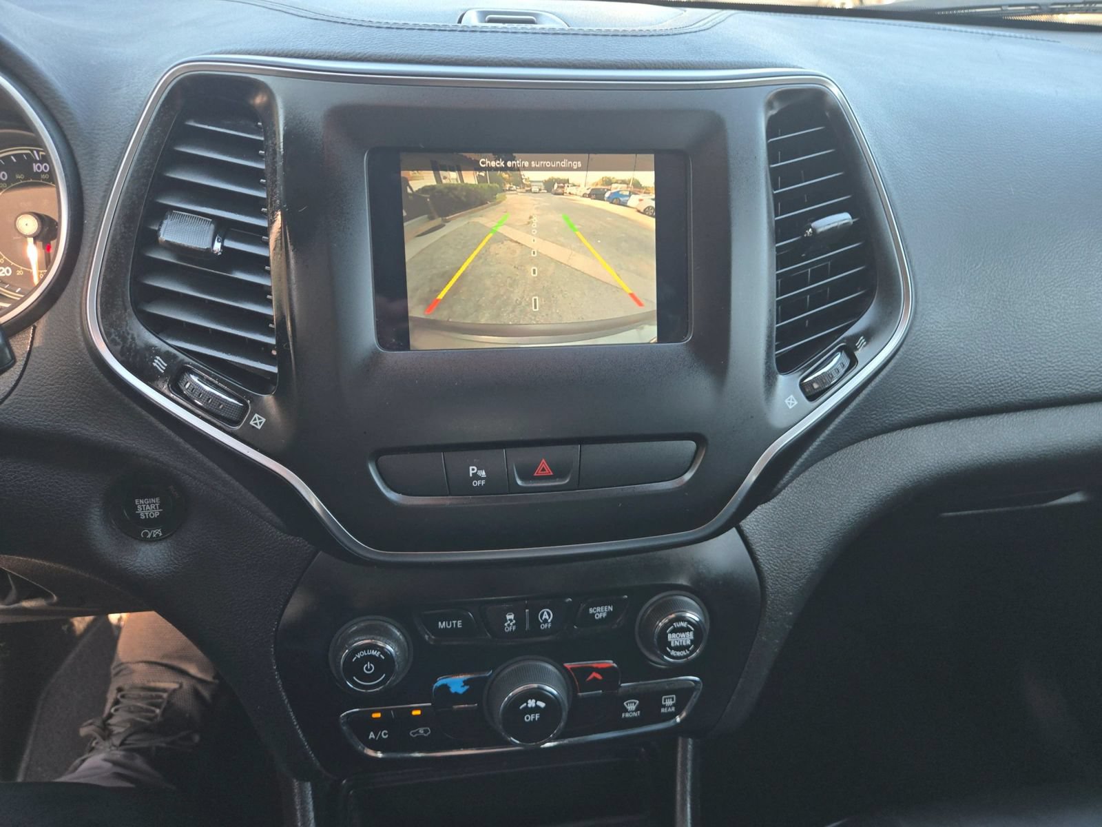 Used 2020 Jeep Cherokee Latitude Plus FWD image 8