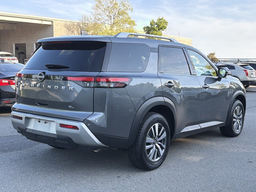 Used 2025 Nissan Pathfinder SL FWD image 5