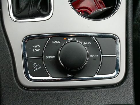 Used 2022 Jeep Grand Cherokee Laredo X AWD/4WD image 25
