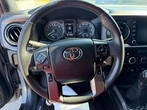 Used 2021 Toyota Tacoma TRD Off-Road w/ Technology Package AWD/4WD image 13