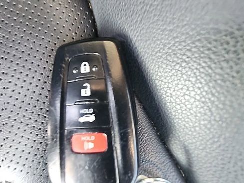 Used 2019 Toyota Camry XLE image 32