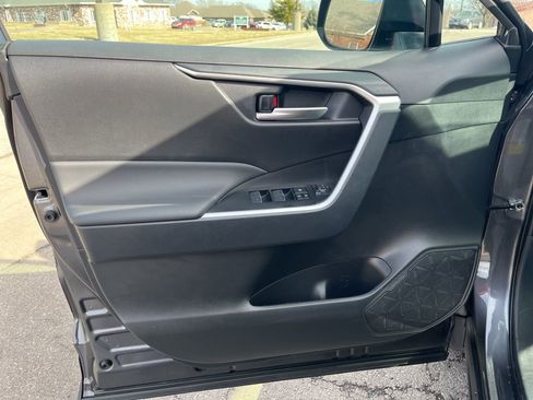 Used 2025 Toyota RAV4 XLE w/ Convenience Package image 27