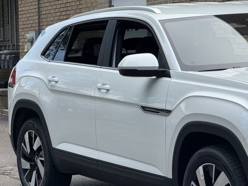 New 2026 Volkswagen Atlas Cross Sport SE AWD/4WD image 4