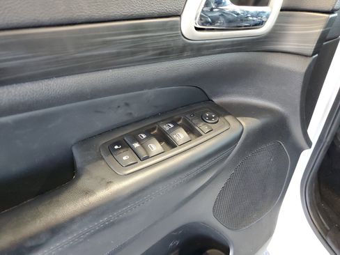 Used 2022 Jeep Grand Cherokee Laredo X AWD/4WD image 16