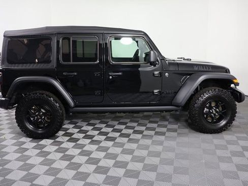 Used 2025 Jeep Wrangler Willys image 9