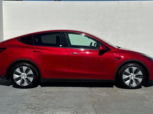 Used 2021 Tesla Model Y Long Range AWD/4WD image 2