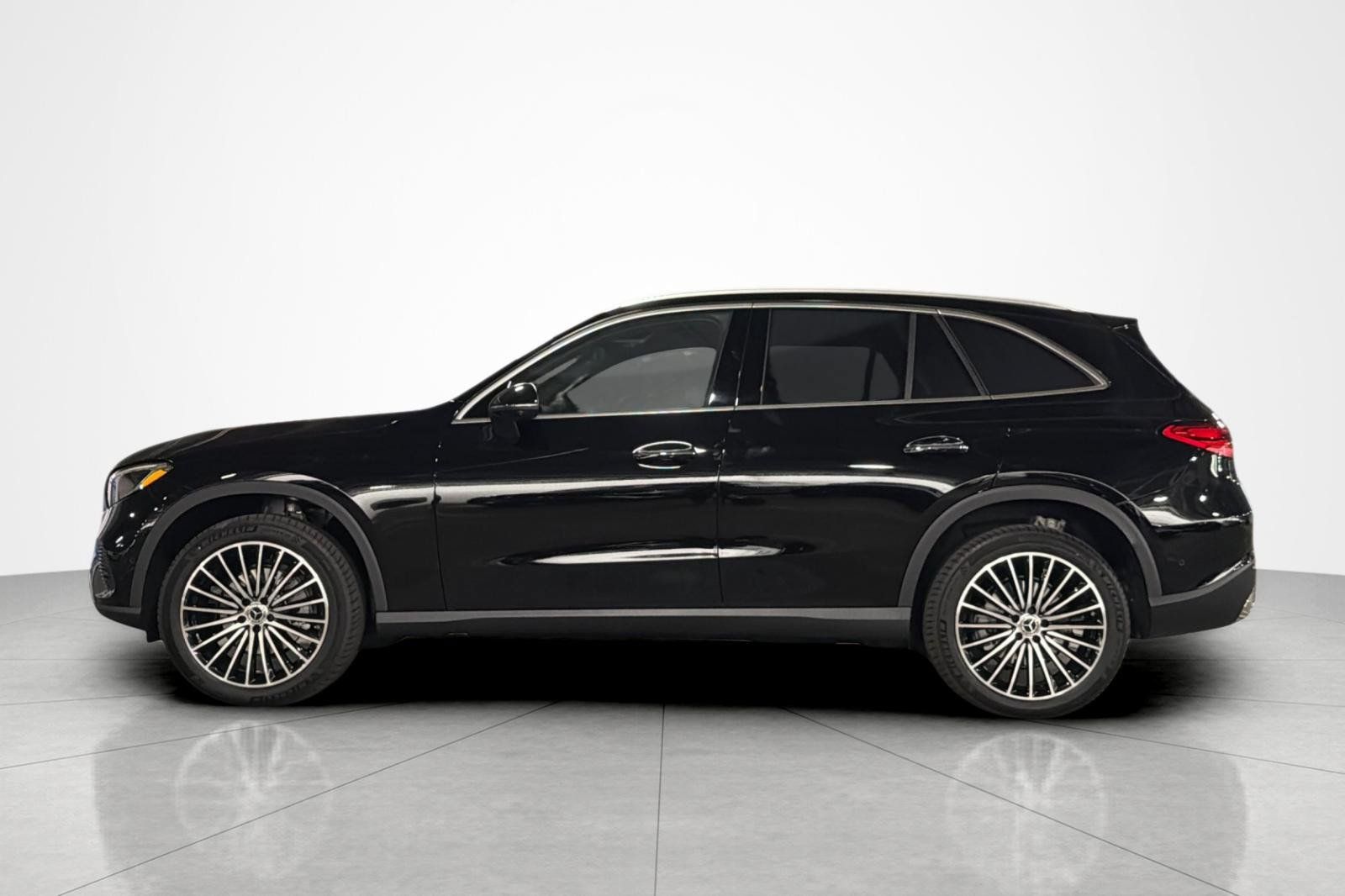 New 2027 Mercedes-Benz GLC 300 image 2