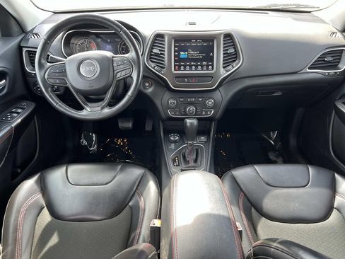 Used 2019 Jeep Cherokee Trailhawk w/ Cold Weather Group AWD/4WD image 3