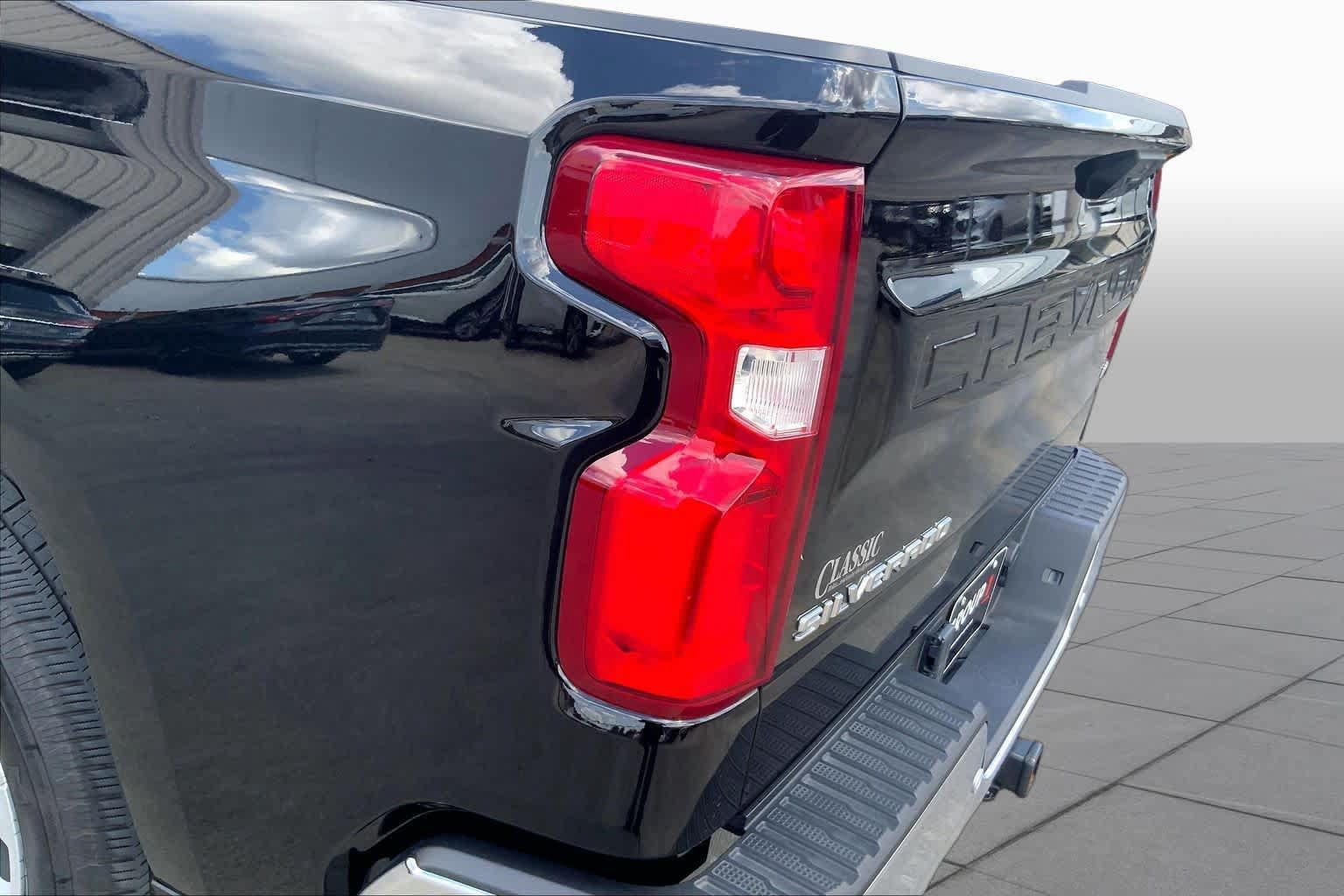 Used 2025 Chevrolet Silverado 1500 LTZ w/ LTZ Convenience Package II RWD image 28