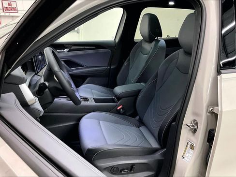 New 2026 Volkswagen Tiguan SE R-Line image 11