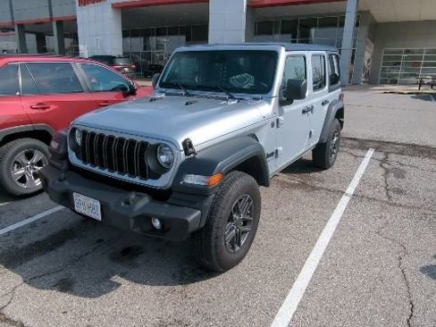 Used 2024 Jeep Wrangler Unlimited Sport AWD/4WD image 3
